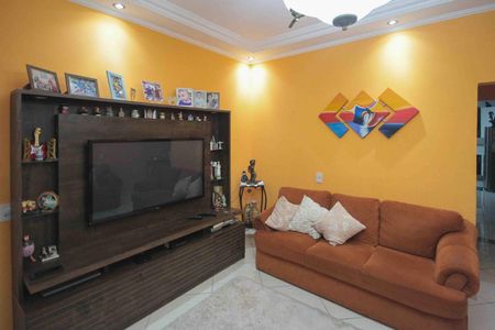 Casa à venda com 180m², 3 quartos e 2 vagasSala