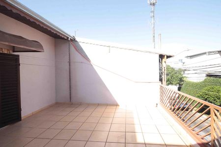 Casa à venda com 180m², 3 quartos e 2 vagasVaranda