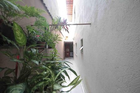 Casa à venda com 180m², 3 quartos e 2 vagasCorredor externo