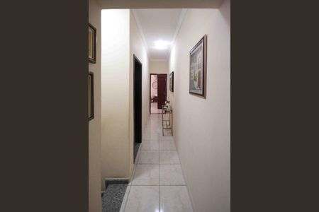 Casa à venda com 180m², 3 quartos e 2 vagasCorredor