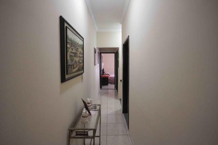 Casa à venda com 180m², 3 quartos e 2 vagasCorredor