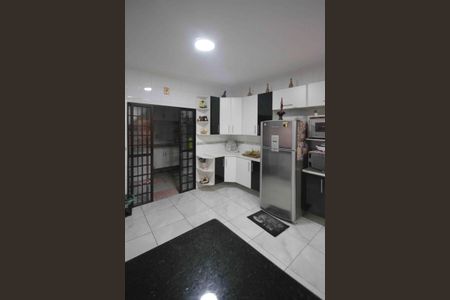 Casa à venda com 180m², 3 quartos e 2 vagasCozinha