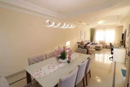 Sala de casa à venda com 4 quartos, 226m² em Vila Osasco, Osasco