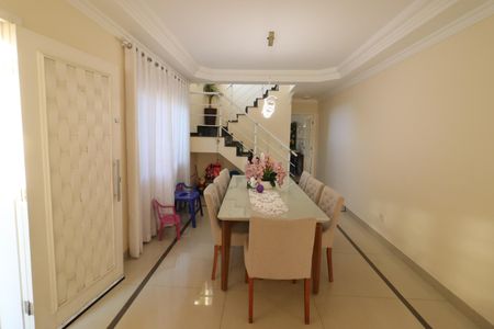 Sala de casa à venda com 4 quartos, 226m² em Vila Osasco, Osasco