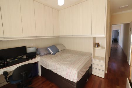 Casa à venda com 226m², 4 quartos e 5 vagasSuíte 2