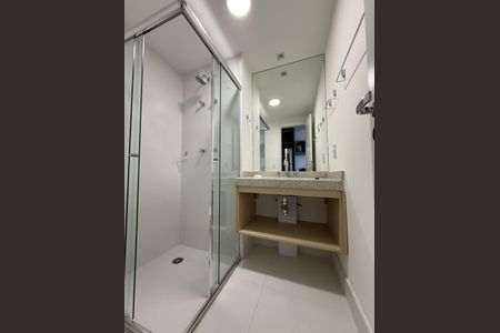 Banheiro de kitnet/studio para alugar com 1 quarto, 31m² em Higienópolis, São Paulo