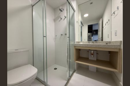 Banheiro de kitnet/studio para alugar com 1 quarto, 31m² em Higienópolis, São Paulo