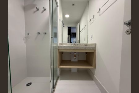 Banheiro de kitnet/studio para alugar com 1 quarto, 31m² em Higienópolis, São Paulo