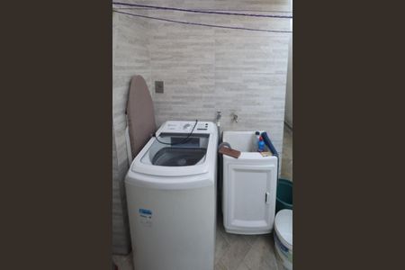 Casa à venda com 73m², 2 quartos e 1 vagaÁrea de Serviço com Churrasqueira