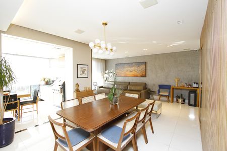 Apartamento à venda com 154m², 4 quartos e 3 vagasSala