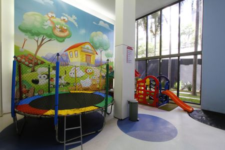 Apartamento à venda com 154m², 4 quartos e 3 vagasÁrea comum - Playground