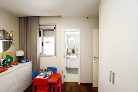 Apartamento à venda com 154m², 4 quartos e 3 vagasSuíte 2