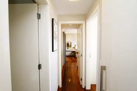 Apartamento à venda com 154m², 4 quartos e 3 vagasCorredor