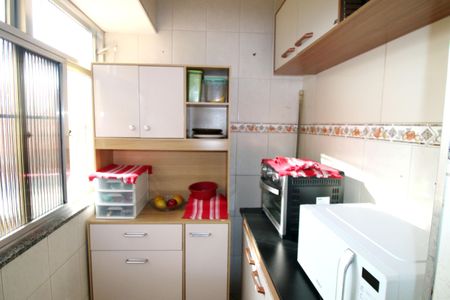 Apartamento à venda com 60m², 3 quartos e 2 vagasCozinha