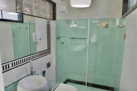 Casa à venda com 200m², 3 quartos e 1 vagaSuíte - Banheiro