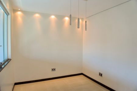 Sala de casa à venda com 3 quartos, 200m² em Alto Caiçaras, Belo Horizonte