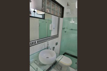 Casa à venda com 200m², 3 quartos e 1 vagaSuíte - Banheiro