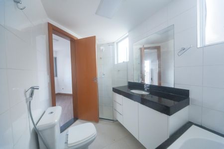Apartamento para alugar com 260m², 4 quartos e 3 vagasBanheiro suite 