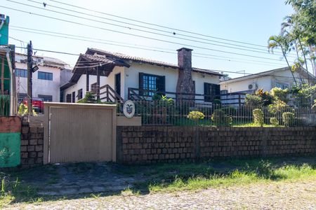 Casa para alugar com 340m², 4 quartos e 2 vagasFachada