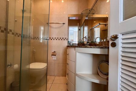 Banheiro da Suíte de apartamento para alugar com 3 quartos, 79m² em Copacabana, Rio de Janeiro