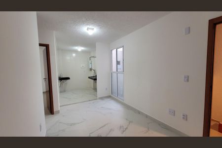 Sala de apartamento para alugar com 2 quartos, 40m² em Maria Augusta, Itaquaquecetuba