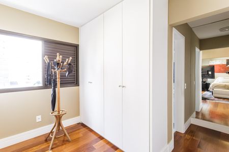 Apartamento à venda com 190m², 4 quartos e 3 vagas Apartamento à venda com 190m², 4 quartos e 3 vagasSuíte 2