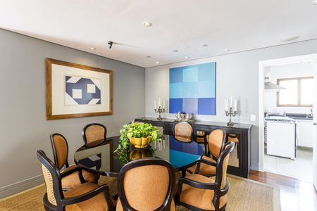Apartamento à venda com 190m², 4 quartos e 3 vagas Apartamento à venda com 190m², 4 quartos e 3 vagasSala