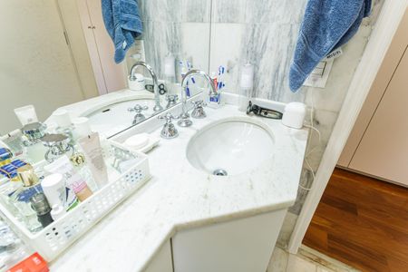 Apartamento à venda com 190m², 4 quartos e 3 vagas Apartamento à venda com 190m², 4 quartos e 3 vagasBanheiro da Suíte 2