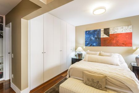Apartamento à venda com 190m², 4 quartos e 3 vagas Apartamento à venda com 190m², 4 quartos e 3 vagasSuíte 2