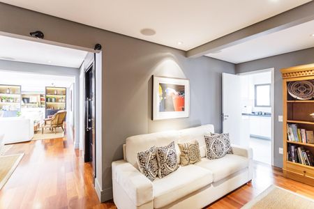 Apartamento à venda com 190m², 4 quartos e 3 vagas Apartamento à venda com 190m², 4 quartos e 3 vagasSala de TV