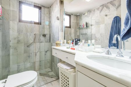 Apartamento à venda com 190m², 4 quartos e 3 vagas Apartamento à venda com 190m², 4 quartos e 3 vagasBanheiro da Suíte 2