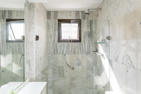 Apartamento à venda com 190m², 4 quartos e 3 vagas Apartamento à venda com 190m², 4 quartos e 3 vagasBanheiro da Suíte 2