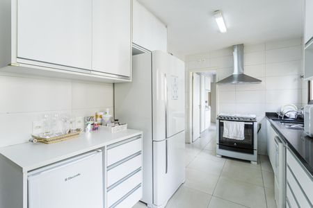 Apartamento à venda com 190m², 4 quartos e 3 vagas Apartamento à venda com 190m², 4 quartos e 3 vagasCozinha
