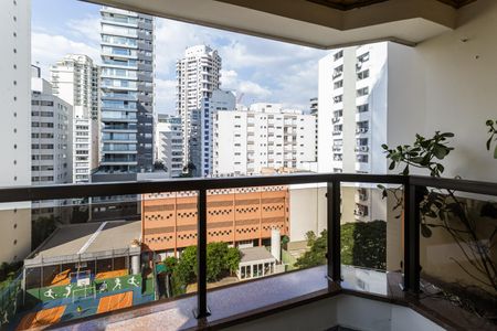Apartamento à venda com 190m², 4 quartos e 3 vagas Apartamento à venda com 190m², 4 quartos e 3 vagasVaranda