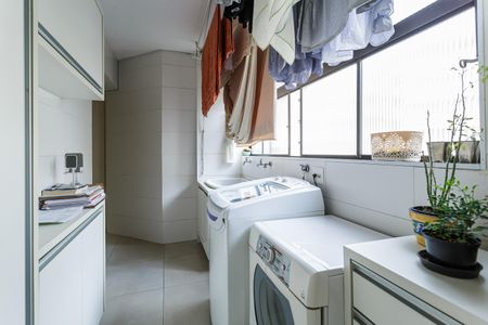 Apartamento à venda com 190m², 4 quartos e 3 vagas Apartamento à venda com 190m², 4 quartos e 3 vagasÁrea de Serviço