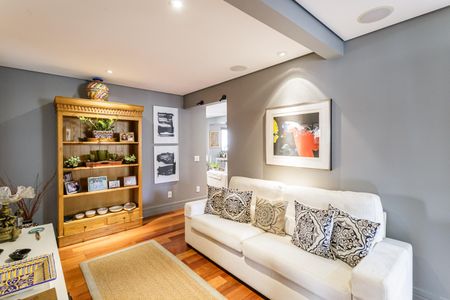 Apartamento à venda com 190m², 4 quartos e 3 vagas Apartamento à venda com 190m², 4 quartos e 3 vagasSala de TV