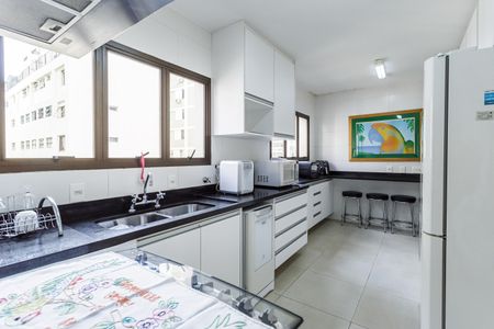 Apartamento à venda com 190m², 4 quartos e 3 vagas Apartamento à venda com 190m², 4 quartos e 3 vagasCozinha