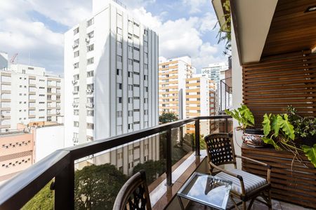 Apartamento à venda com 190m², 4 quartos e 3 vagas Apartamento à venda com 190m², 4 quartos e 3 vagasVaranda da Sala