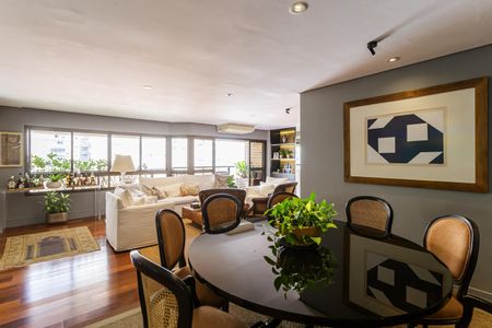 Apartamento à venda com 190m², 4 quartos e 3 vagas Apartamento à venda com 190m², 4 quartos e 3 vagasSala