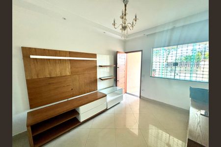 Casa para alugar com 156m², 3 quartos e 2 vagasSala