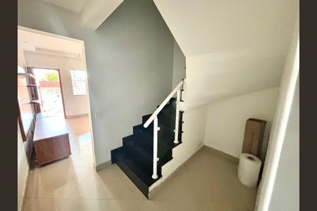 Casa para alugar com 156m², 3 quartos e 2 vagasEscada
