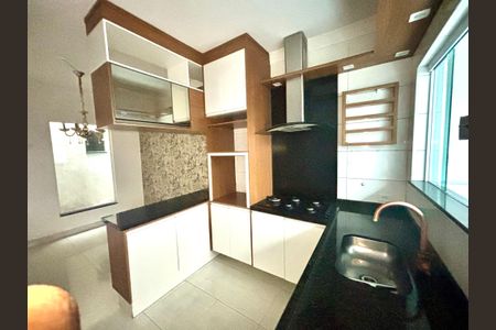 Casa para alugar com 156m², 3 quartos e 2 vagasCozinha