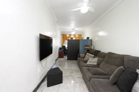 Sala de TV de casa à venda com 3 quartos, 400m² em Lagoinha, Belo Horizonte