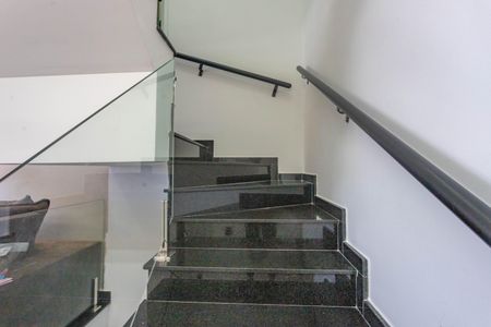 Casa para alugar com 162m², 3 quartos e 2 vagasEscada 