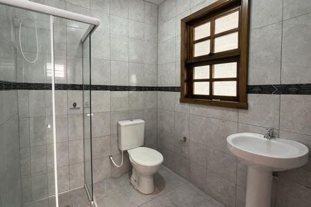 Casa para alugar com 252m², 5 quartos e 2 vagasBanheiro 3