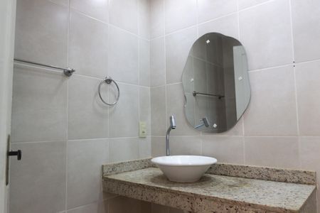Apartamento para alugar com 109m², 3 quartos e sem vagaBanheiro