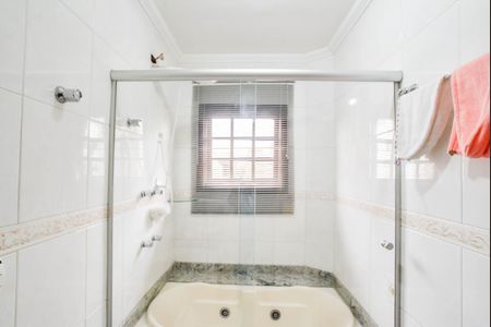 Casa à venda com 245m², 3 quartos e 4 vagasBanheiro da Suíte 2