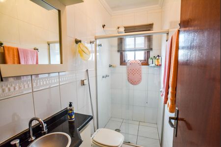 Casa à venda com 245m², 3 quartos e 4 vagasBanheiro da Suíte 1