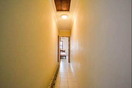 Casa à venda com 245m², 3 quartos e 4 vagasCorredor