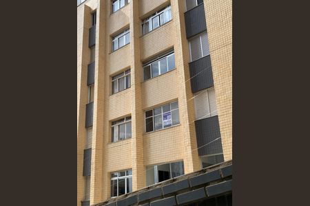 Apartamento para alugar com 90m², 2 quartos e 1 vagaFachada com Plaquinha